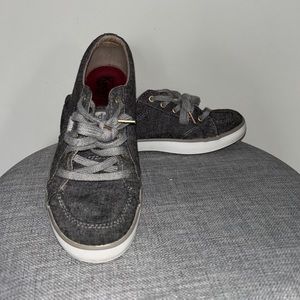 Keds Dream Foam Canvas Shoe in size 6